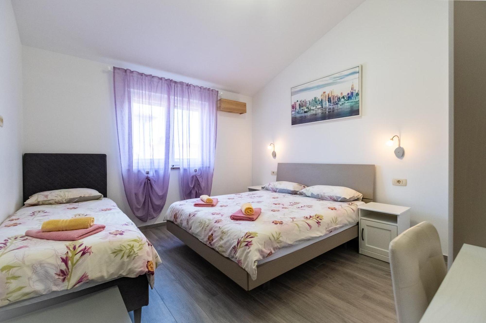 Vila Veronika 2 Pula Buitenkant foto